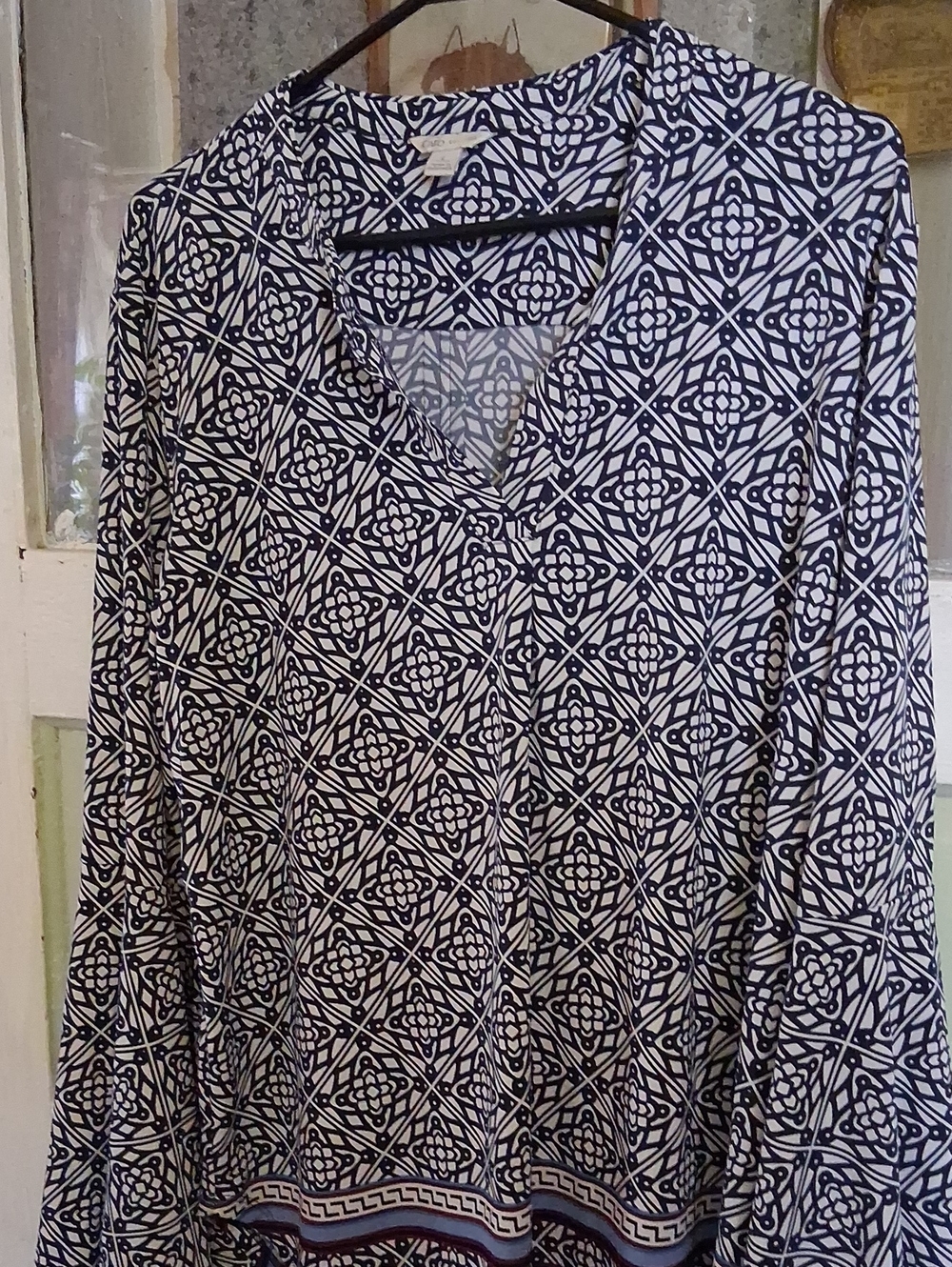 Women's Navy & White Geometric V-Neck Blouse